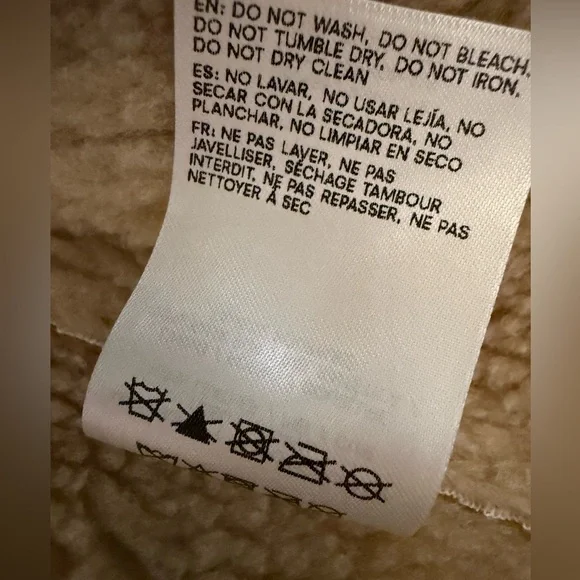 New-Reformation
Veda Luca Suede shearing coat
Parmesan Suede - Picture 14 of 16